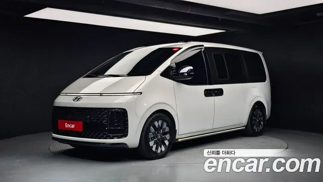 Hyundai Staria