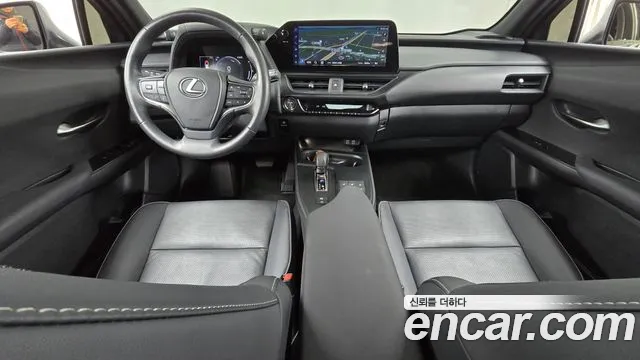 Lexus UX — интерьер