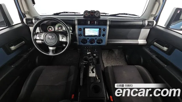 Toyota FJ Cruiser — интерьер