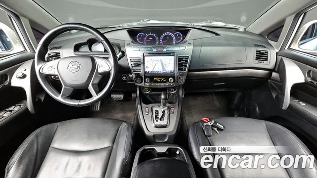 KG Mobility Korando — интерьер