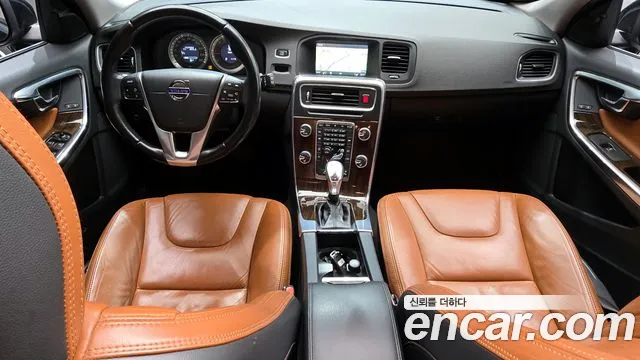 Volvo V60 — интерьер