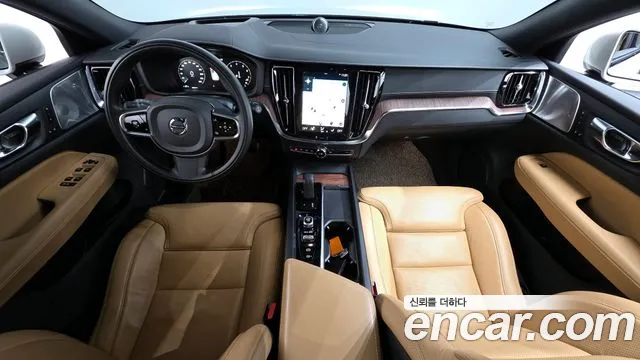 Volvo V60 — интерьер