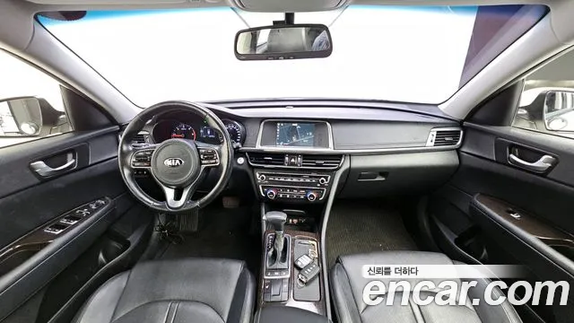 Kia K5 — интерьер