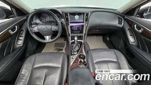 Infiniti Q50 — интерьер