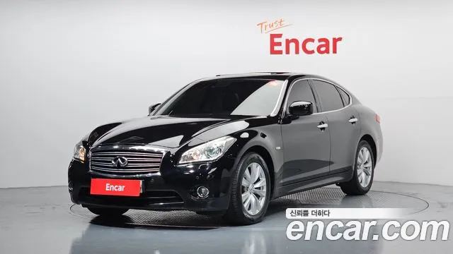 Infiniti M