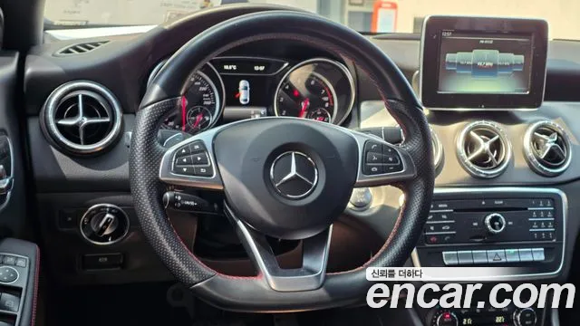 Mercedes-Benz CLA-класс — интерьер