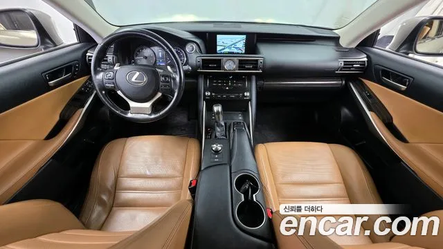 Lexus IS — интерьер