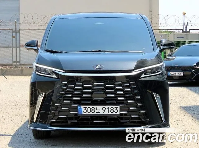 Lexus LM