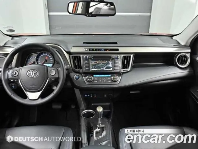 Toyota RAV4 — интерьер
