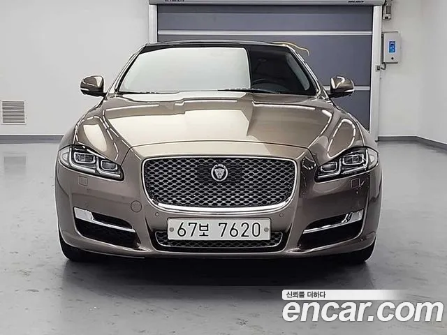 Jaguar XJ