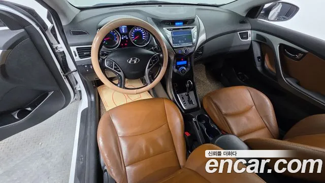Hyundai Elantra — интерьер