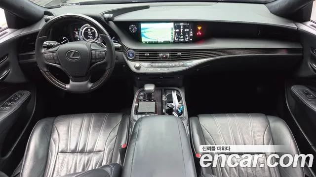 Lexus LS — интерьер