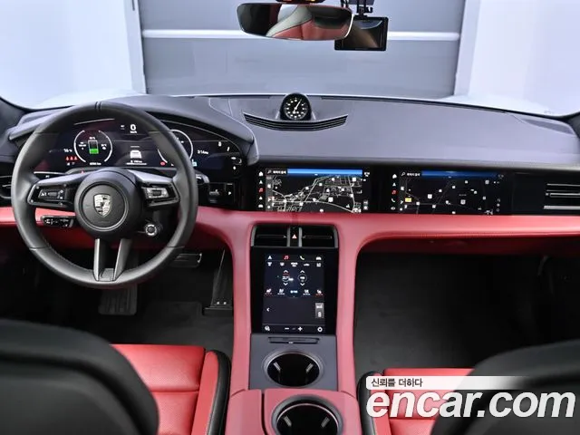 Porsche Taycan — интерьер