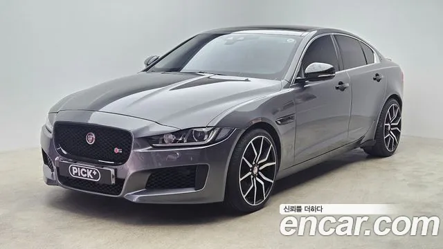 Jaguar XE