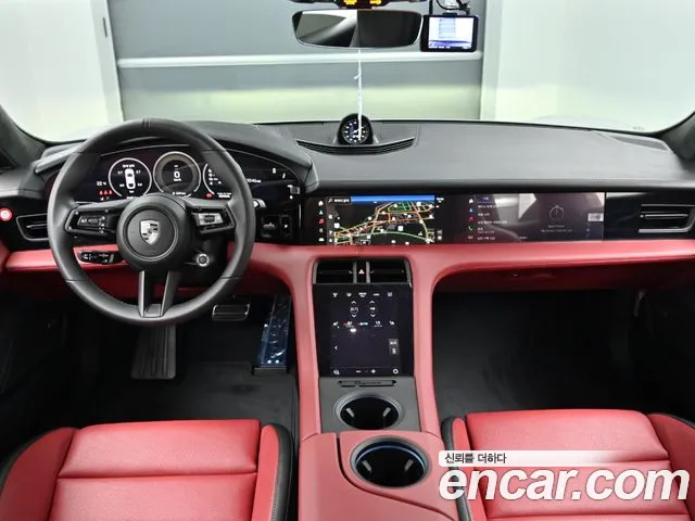 Porsche Taycan — интерьер