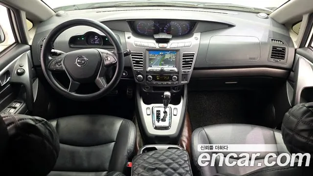 KG Mobility Korando — интерьер
