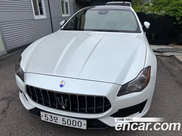 Maserati Quattroporte