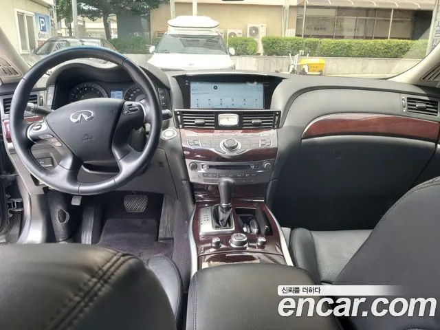 Infiniti Q70 — интерьер