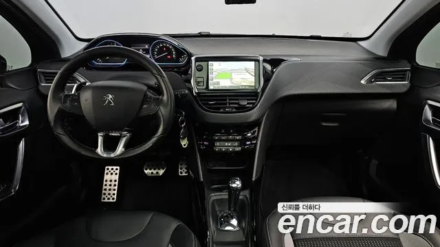 Peugeot 2008 — интерьер
