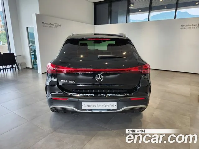 Mercedes-Benz EQA — интерьер