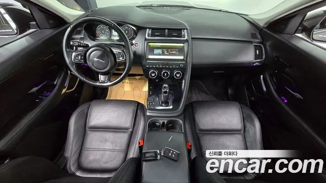 Jaguar E-Pace — интерьер