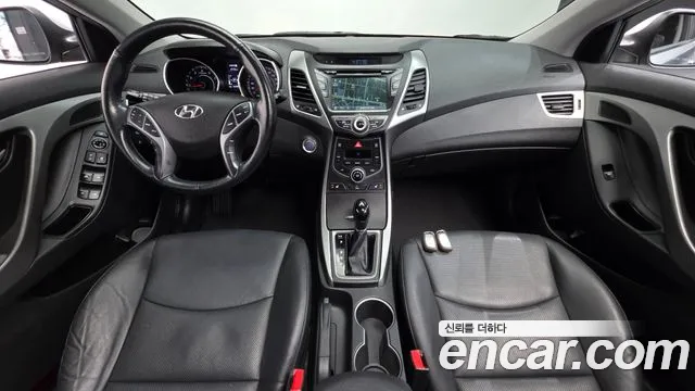 Hyundai Elantra — интерьер