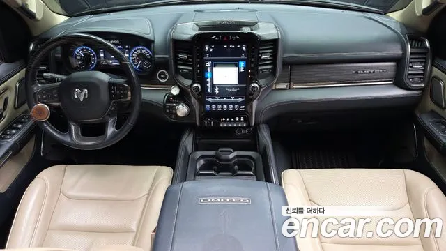 Dodge Ram Pickup — интерьер
