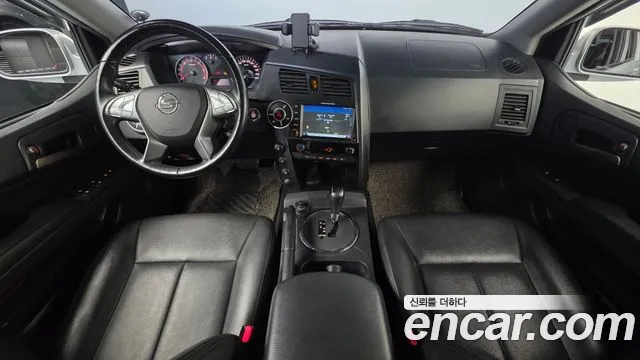 KG Mobility Korando — интерьер