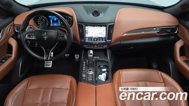 Maserati Levante — интерьер
