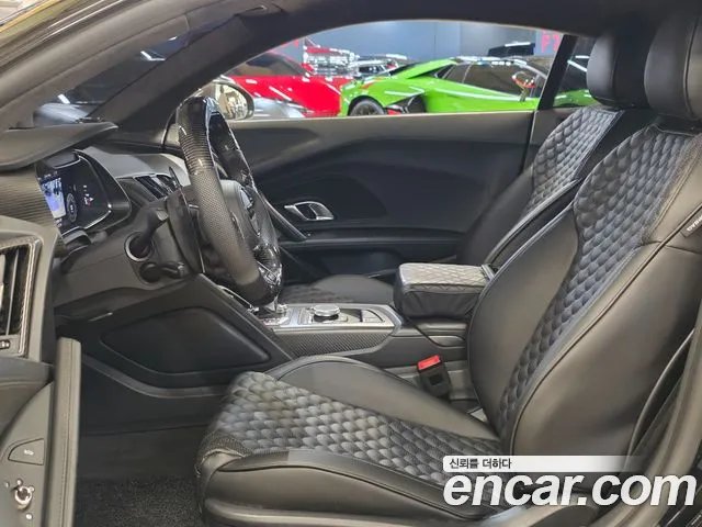 Audi R8 — интерьер