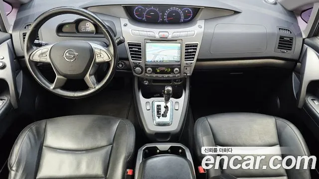 KG Mobility Korando — интерьер
