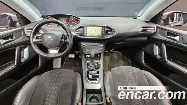 Peugeot 308 — интерьер