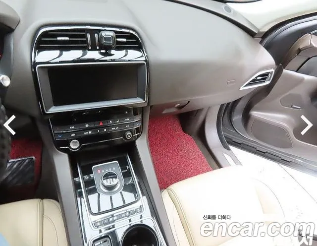 Jaguar F-Pace — интерьер