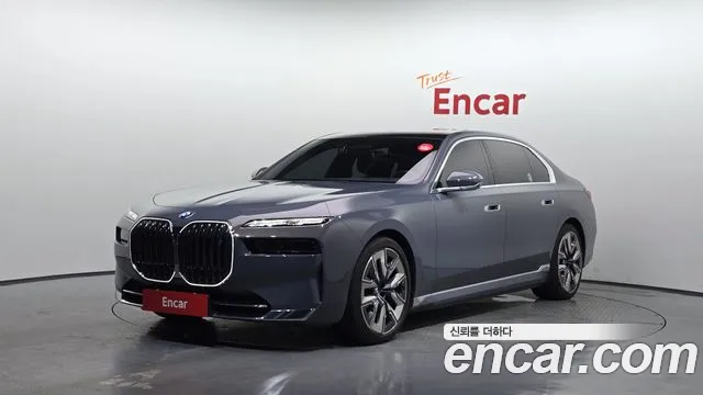 BMW i7