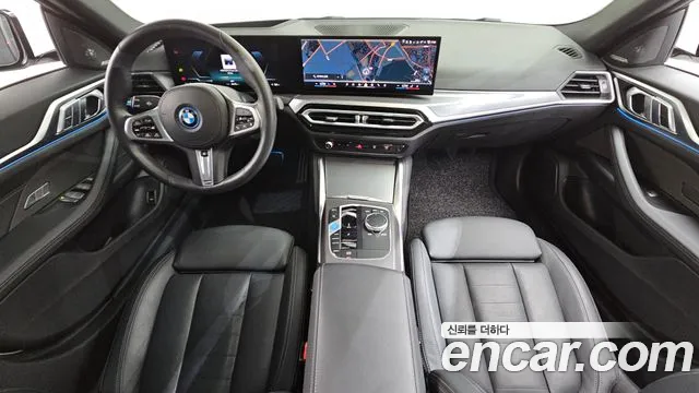 BMW i4 — интерьер