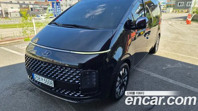 Hyundai Staria