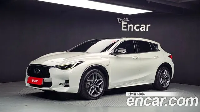 Infiniti Q30