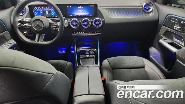 Mercedes-Benz EQA — интерьер