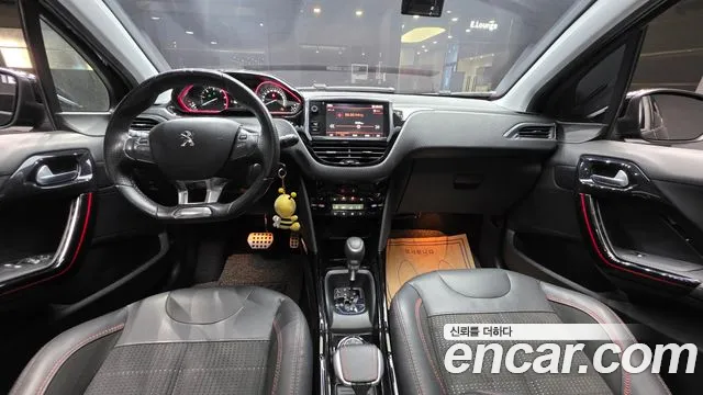 Peugeot 2008 — интерьер