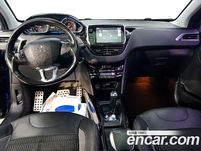 Peugeot 2008 — интерьер