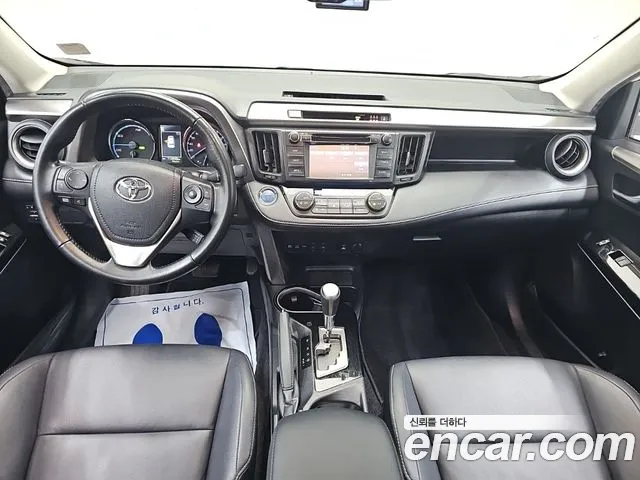 Toyota RAV4 — интерьер