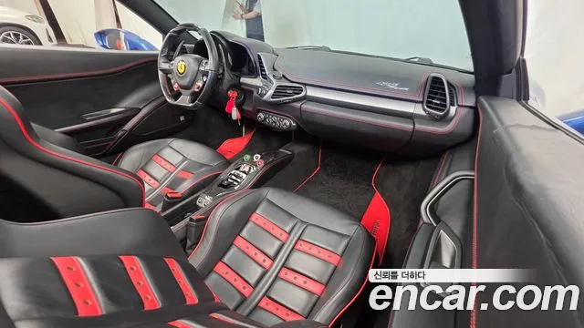 Ferrari 458 — интерьер