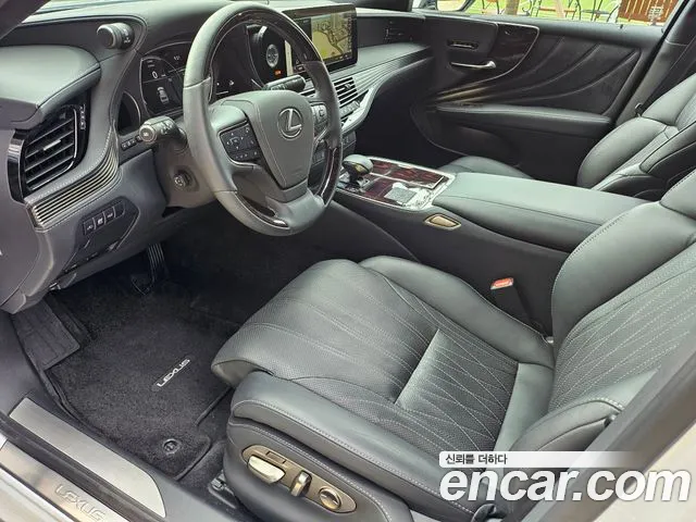 Lexus LS — интерьер