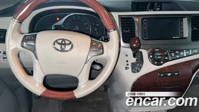 Toyota Sienna — интерьер