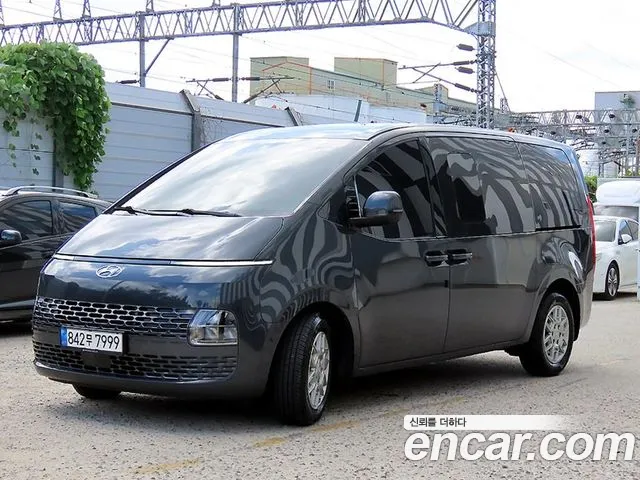 Hyundai Staria