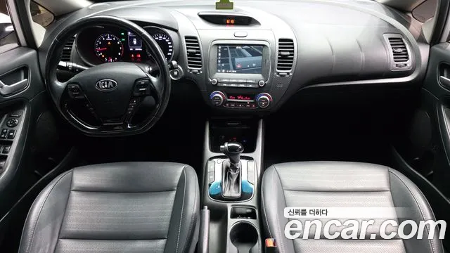Kia K3 — интерьер