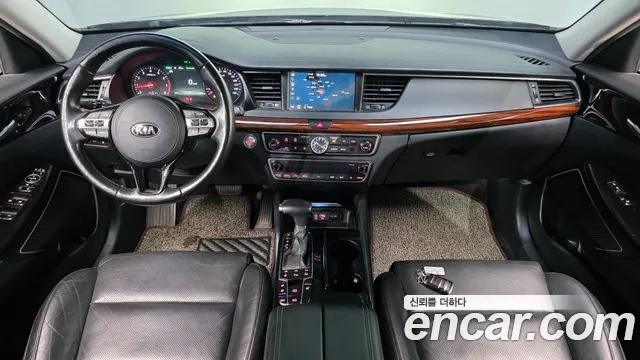 Kia K7 — интерьер
