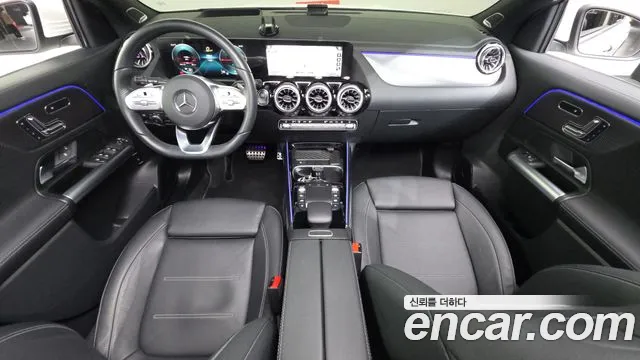 Mercedes-Benz EQA — интерьер
