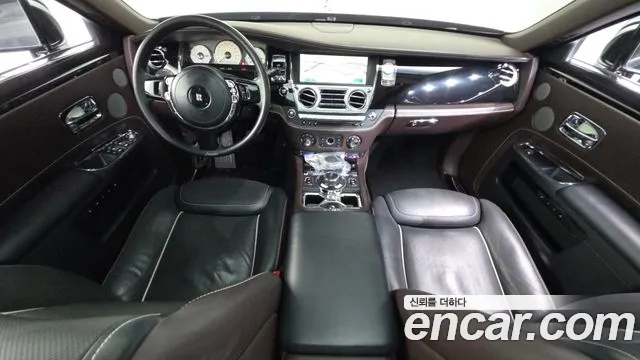 Rolls-Royce Ghost — интерьер