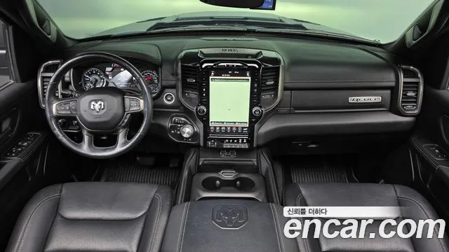 Dodge Ram Pickup — интерьер